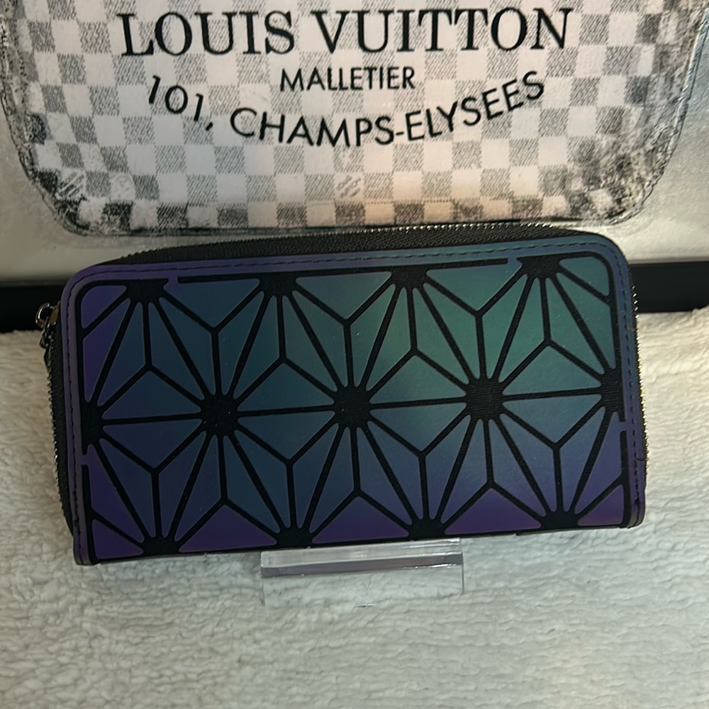 Hologram wallet, very unique NWOT